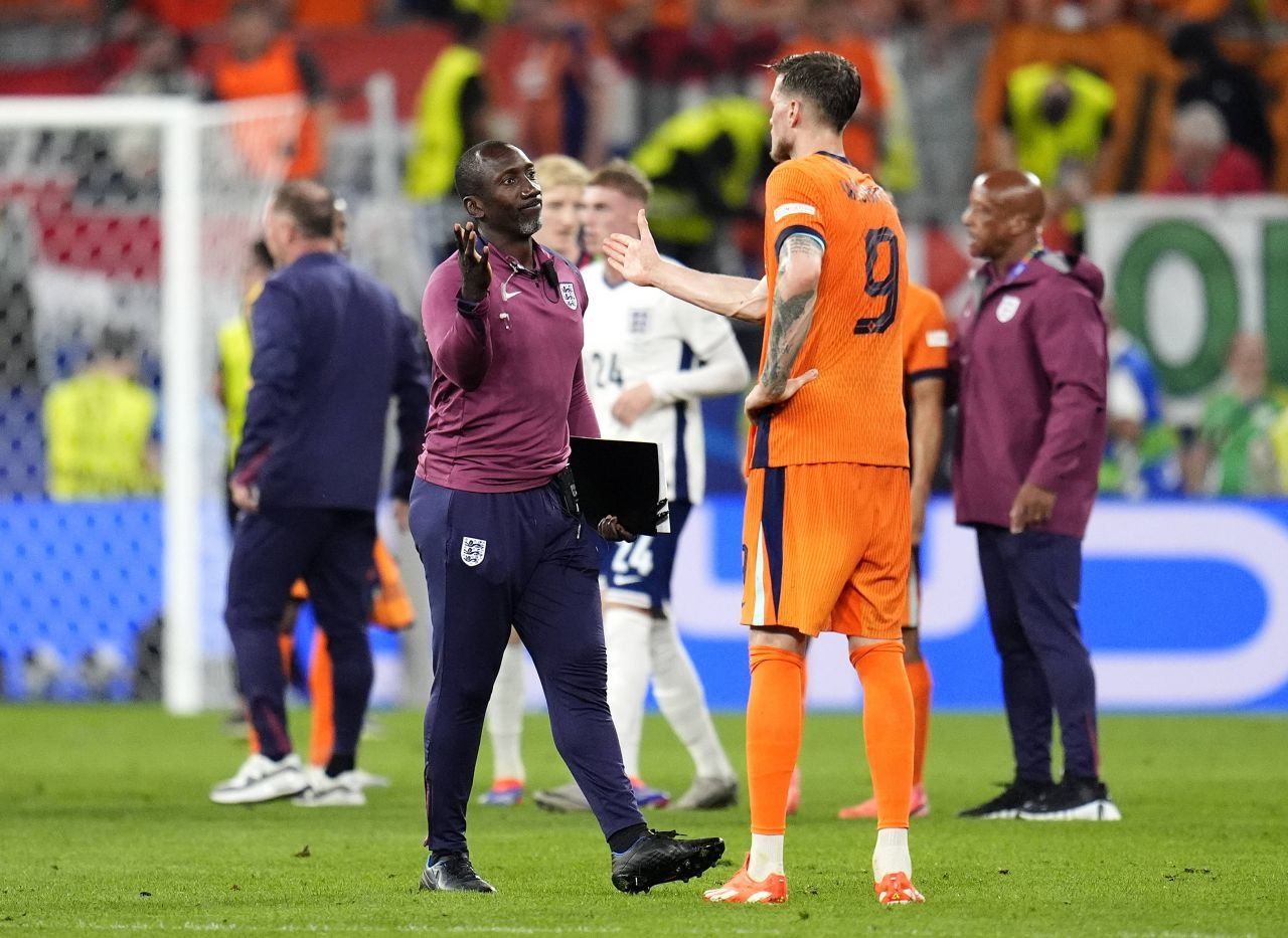 Unicul olandez care s-a bucurat pe teren după victoria Angliei din semifinalele EURO 2024_6