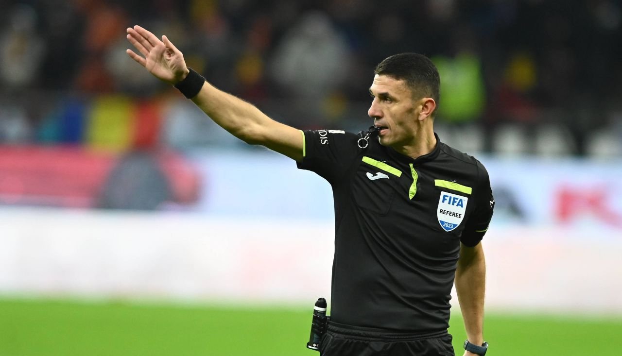 Au fost desemnați centralii din meciurile de s&acirc;mbătă din Superligă! Cine o arbitrează pe FCSB