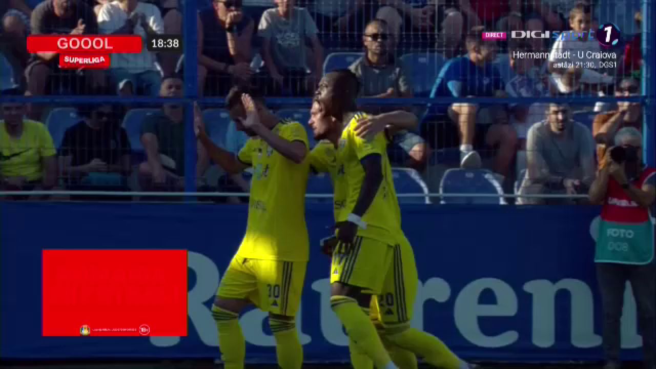 ”Cea mai sexy fotbalistă din lume” a fost prezentată la noua sa echipă!_22
