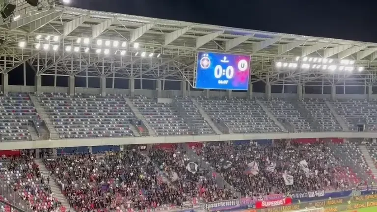 Într-o seară toridă de vară, în Ghencea bate vântul! Cum arată tribunele la FCSB - ”U” Cluj