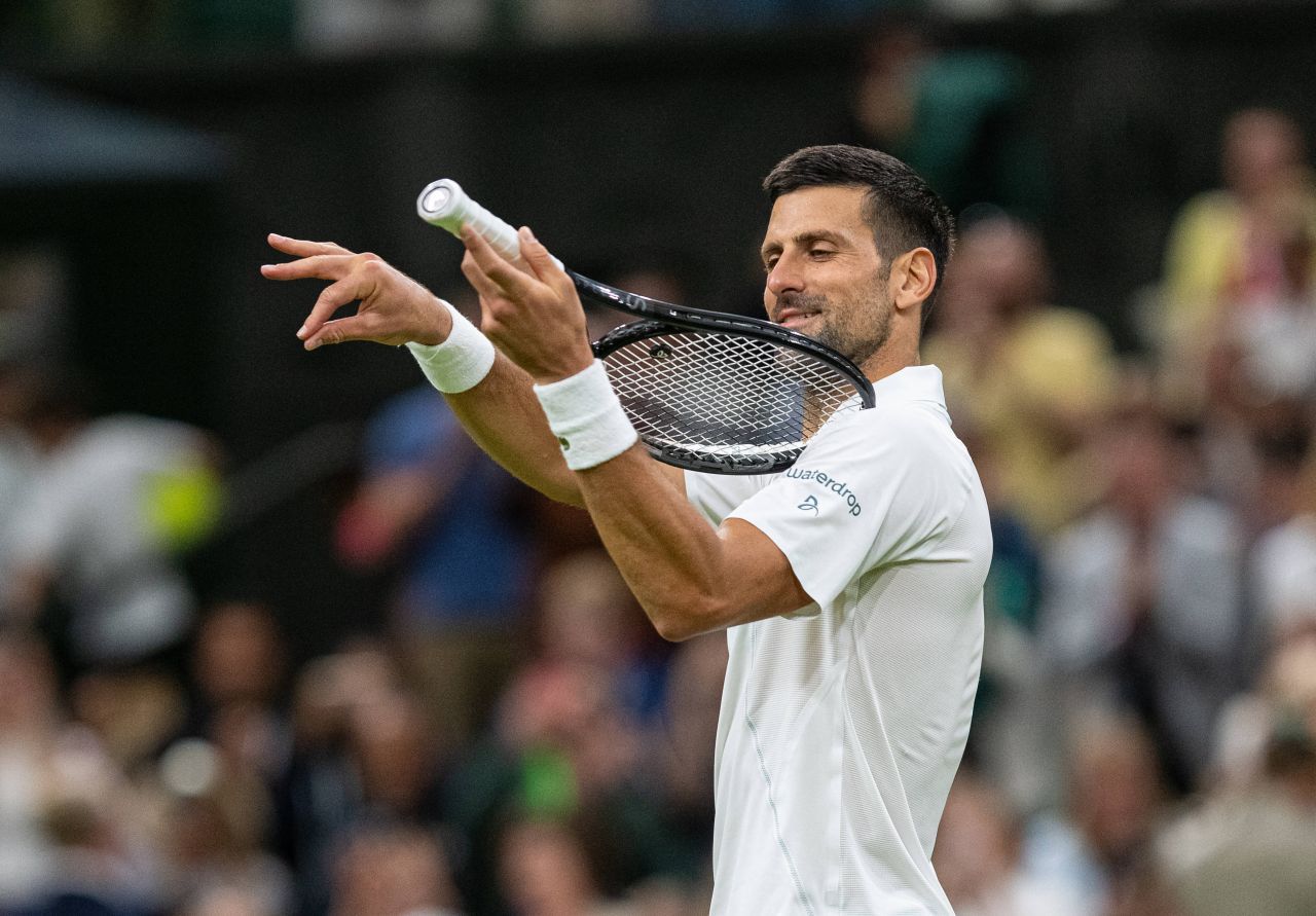 Alcaraz îl surclasează pe Djokovic în finala Wimbledon 2024 și face „dubla Paris - Londra”_3