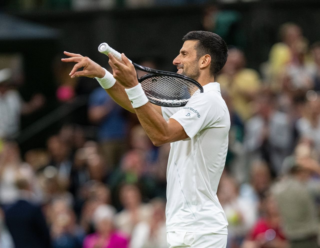 Alcaraz îl surclasează pe Djokovic în finala Wimbledon 2024 și face „dubla Paris - Londra”_4