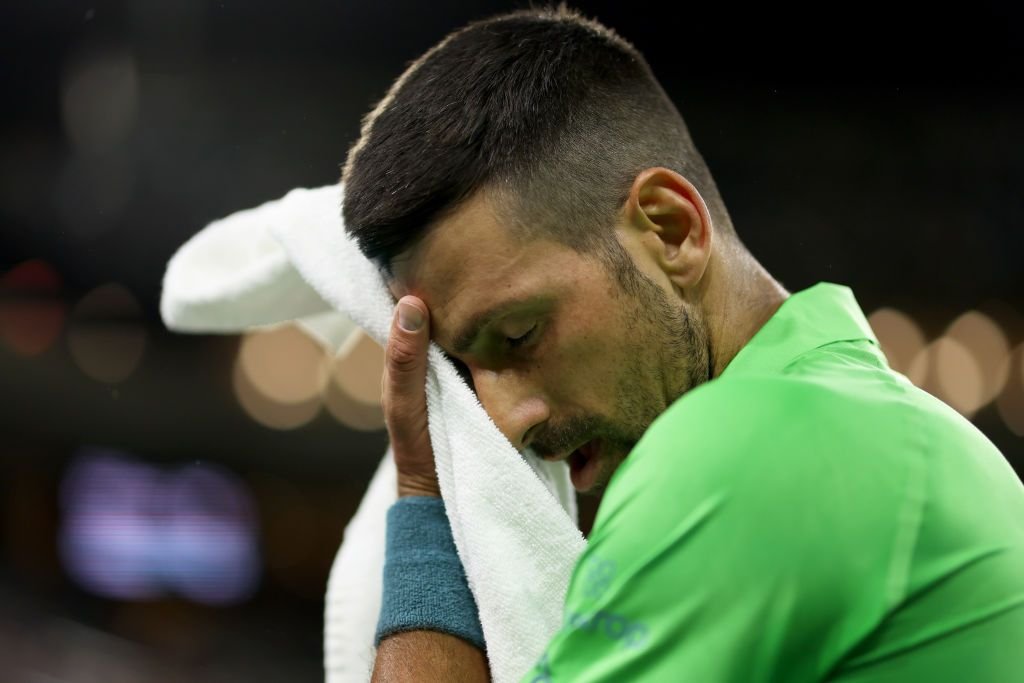 Alcaraz îl surclasează pe Djokovic în finala Wimbledon 2024 și face „dubla Paris - Londra”_9