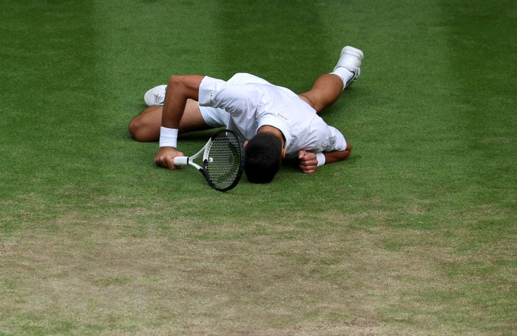 Alcaraz îl surclasează pe Djokovic în finala Wimbledon 2024 și face „dubla Paris - Londra”_30