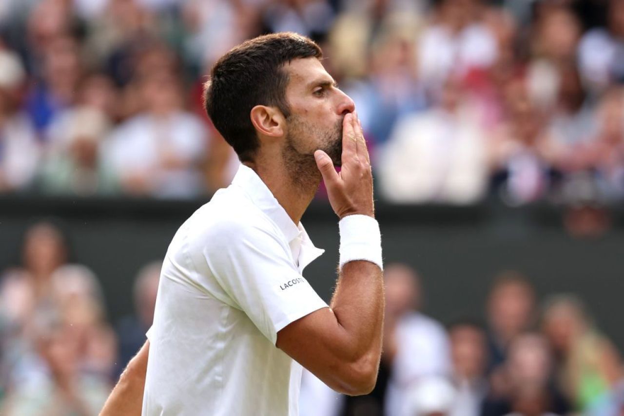 Alcaraz îl surclasează pe Djokovic în finala Wimbledon 2024 și face „dubla Paris - Londra”_33