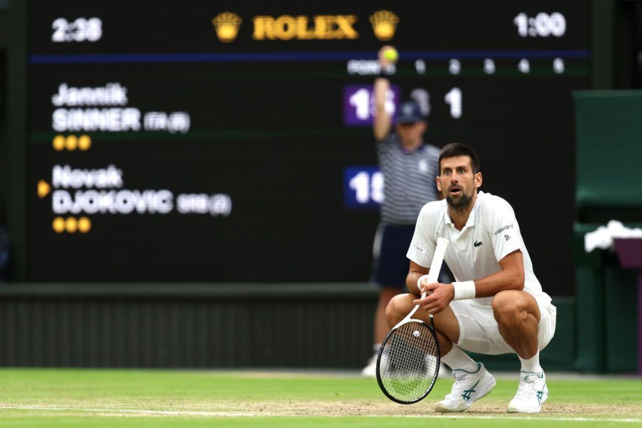 Alcaraz îl surclasează pe Djokovic în finala Wimbledon 2024 și face „dubla Paris - Londra”_35