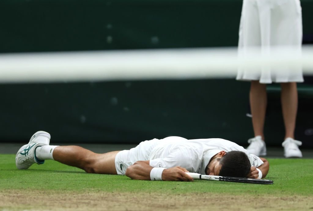 Alcaraz îl surclasează pe Djokovic în finala Wimbledon 2024 și face „dubla Paris - Londra”_37
