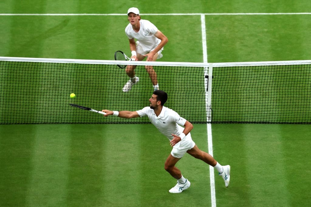 Alcaraz îl surclasează pe Djokovic în finala Wimbledon 2024 și face „dubla Paris - Londra”_39
