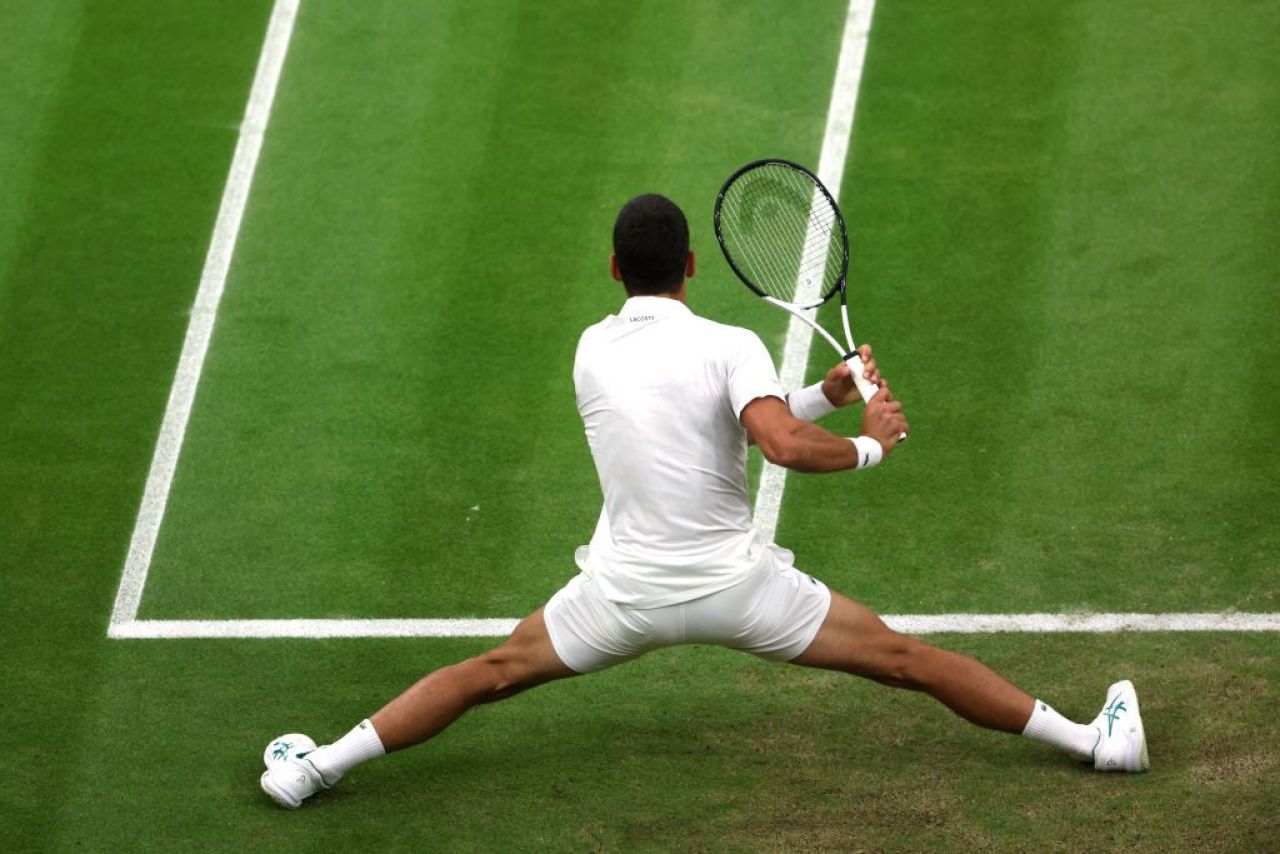 Alcaraz îl surclasează pe Djokovic în finala Wimbledon 2024 și face „dubla Paris - Londra”_47