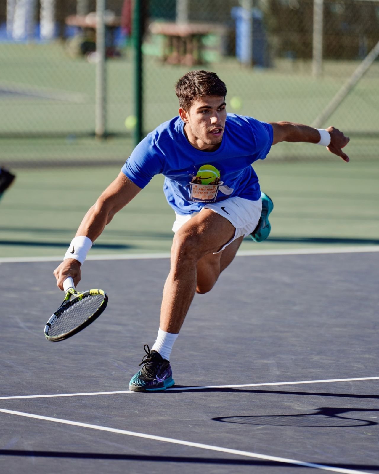 Alcaraz îl surclasează pe Djokovic în finala Wimbledon 2024 și face „dubla Paris - Londra”_54