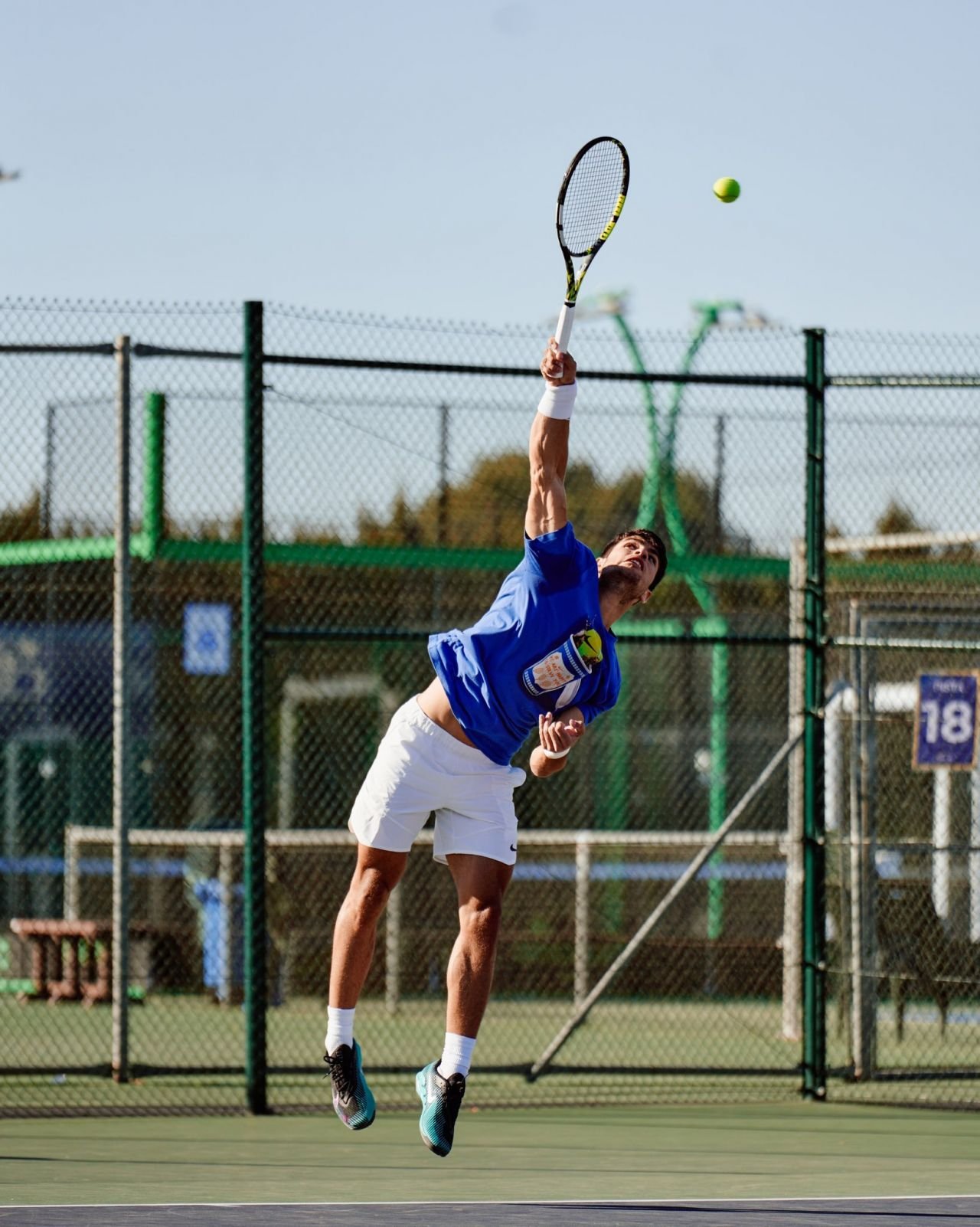 Alcaraz îl surclasează pe Djokovic în finala Wimbledon 2024 și face „dubla Paris - Londra”_55