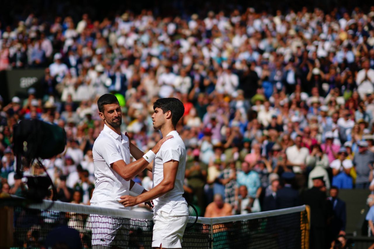 Alcaraz îl surclasează pe Djokovic în finala Wimbledon 2024 și face „dubla Paris - Londra”_66