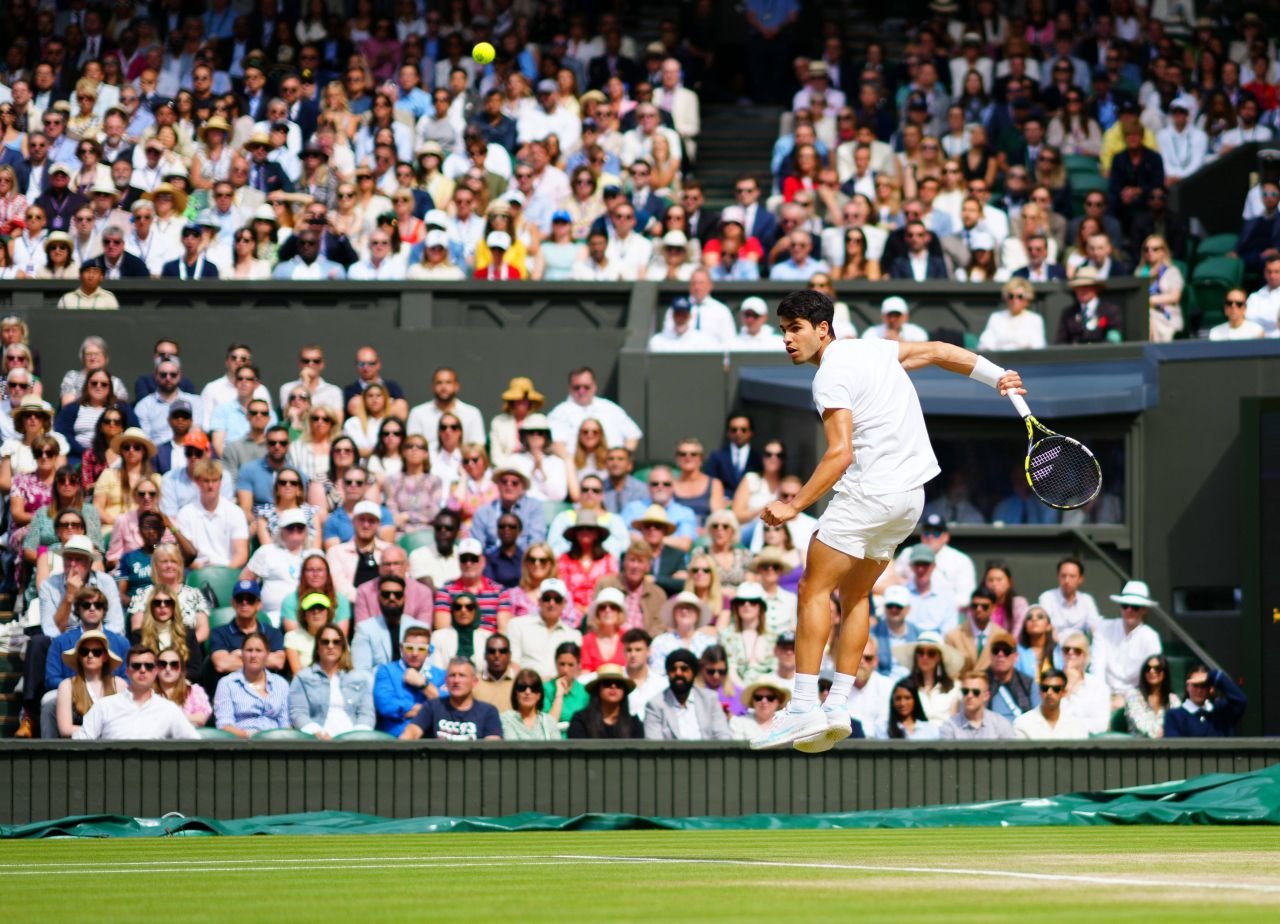 „Încă nu sunt un mare campion” Reacția lui Alcaraz, după ce a egalat un record istoric al idolului său, Roger Federer_3