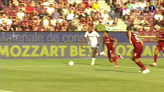 CFR Cluj - Dinamo a început cu o fază controversată! ”Câinii” au cerut un penalty_10