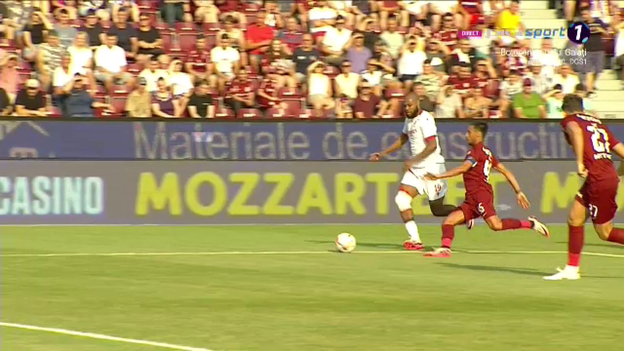 CFR Cluj - Dinamo a început cu o fază controversată! ”Câinii” au cerut un penalty_11