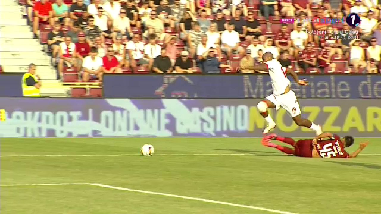 CFR Cluj - Dinamo a început cu o fază controversată! ”Câinii” au cerut un penalty_1