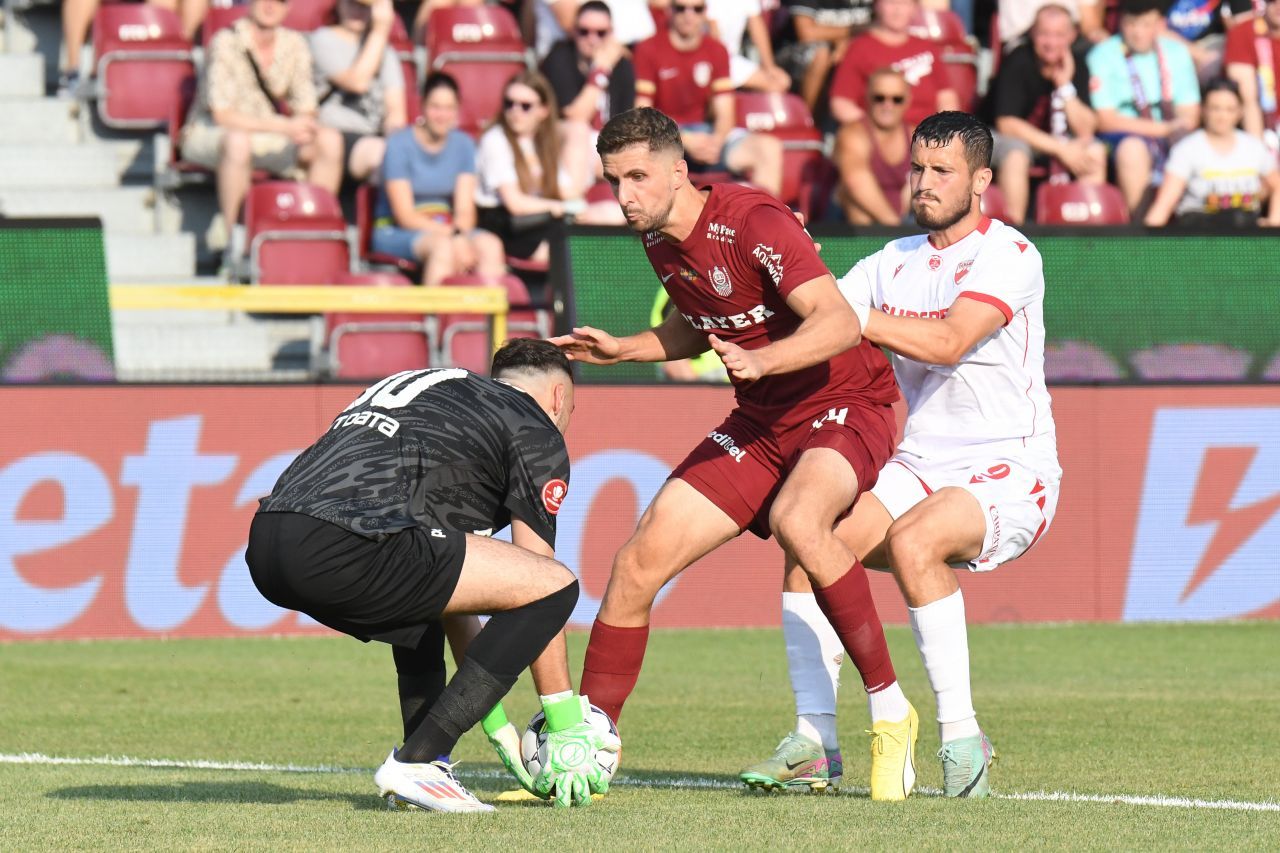 Petrescu poate zâmbi, dar are și motive de îngrijorare. Trei idei după CFR - Dinamo 3-2_3
