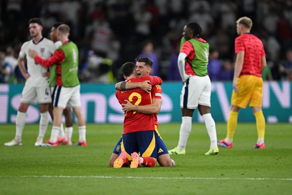 Lacrimile veteranilor + energia tinerilor! Cele mai spectaculoase imagini de la festivitatea de premiere de la EURO 2024_2