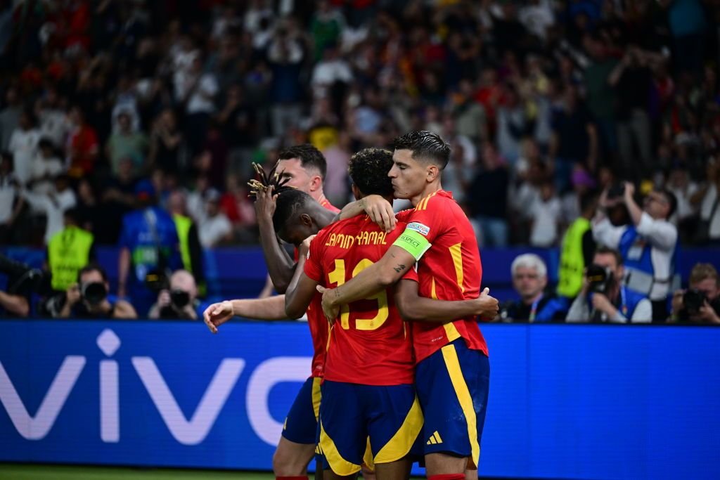 Lacrimile veteranilor + energia tinerilor! Cele mai spectaculoase imagini de la festivitatea de premiere de la EURO 2024_3