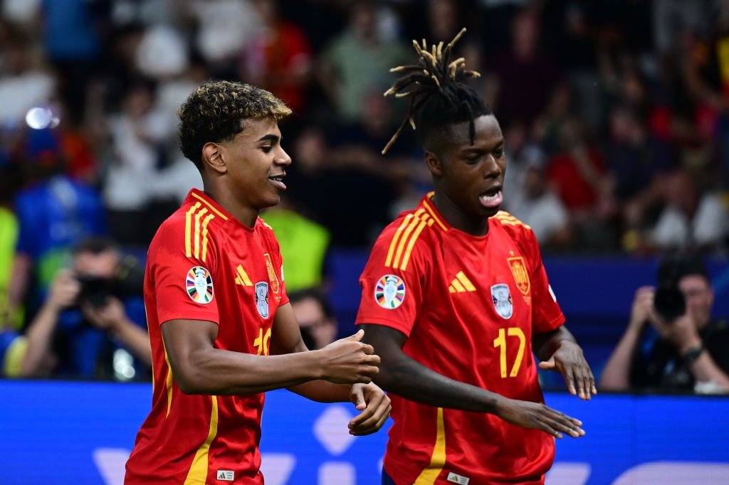 Lacrimile veteranilor + energia tinerilor! Cele mai spectaculoase imagini de la festivitatea de premiere de la EURO 2024_4