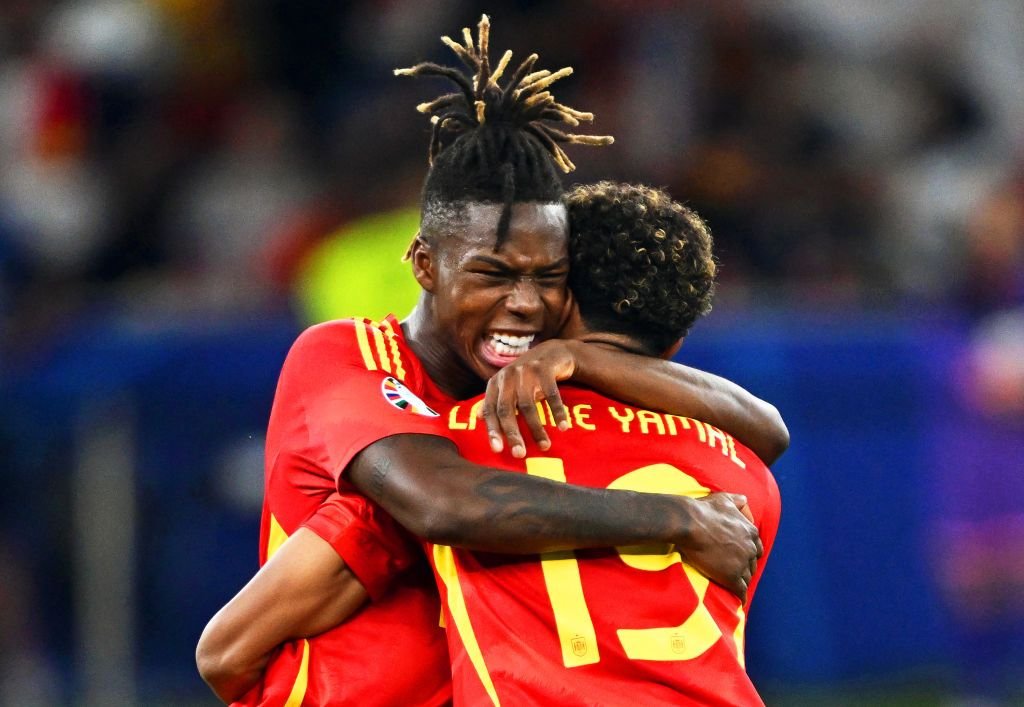 Lacrimile veteranilor + energia tinerilor! Cele mai spectaculoase imagini de la festivitatea de premiere de la EURO 2024_6