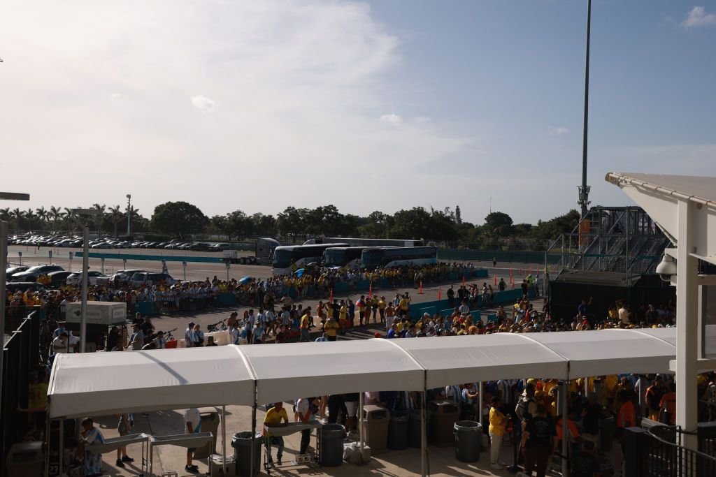 UPDATE | Start amânat la finala Copa America, din cauza incidentelor violente. Fanii au încercat să intre prin gurile de ventilație_4