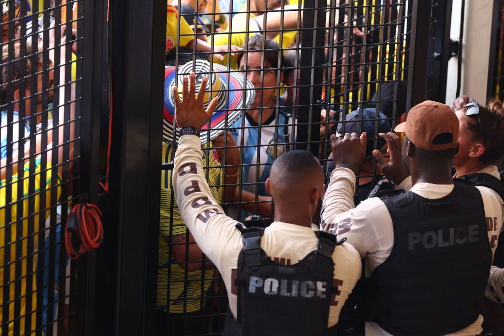 UPDATE | Start amânat la finala Copa America, din cauza incidentelor violente. Fanii au încercat să intre prin gurile de ventilație_7
