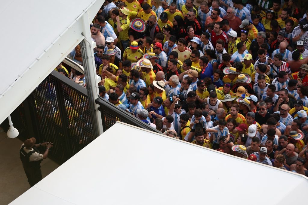 UPDATE | Start amânat la finala Copa America, din cauza incidentelor violente. Fanii au încercat să intre prin gurile de ventilație_9