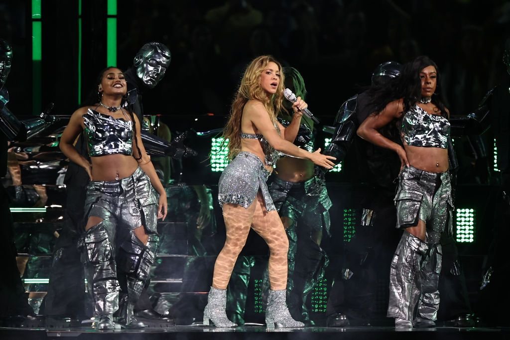 La 47 de ani, Shakira a făcut un adevărat show în pauza finalei de la Copa America. Cele mai tari imagini_11