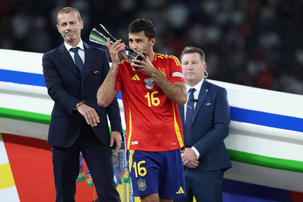 De ce a fost desemnat Rodri cel mai bun jucător de la EURO 2024 și cine l-a ales MVP pe mijlocașul spaniol_2