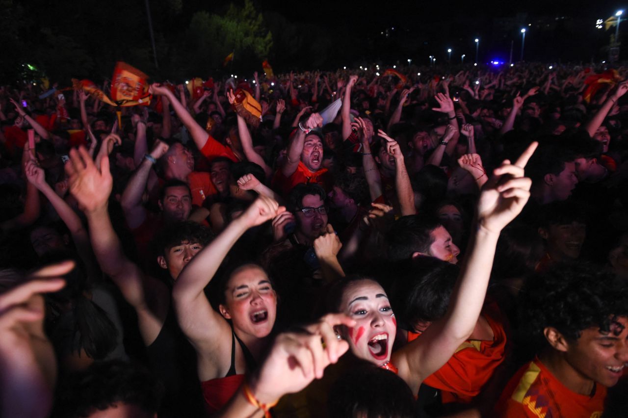 Nebunie în Madrid după ce Spania a devenit campioană europeană. Fanii au invadat străzile!_2