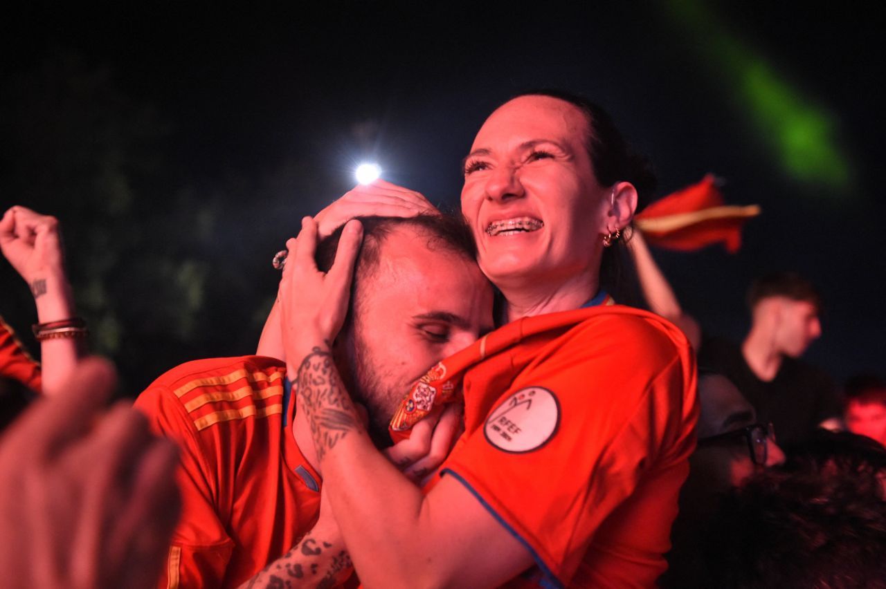 Nebunie în Madrid după ce Spania a devenit campioană europeană. Fanii au invadat străzile!_1