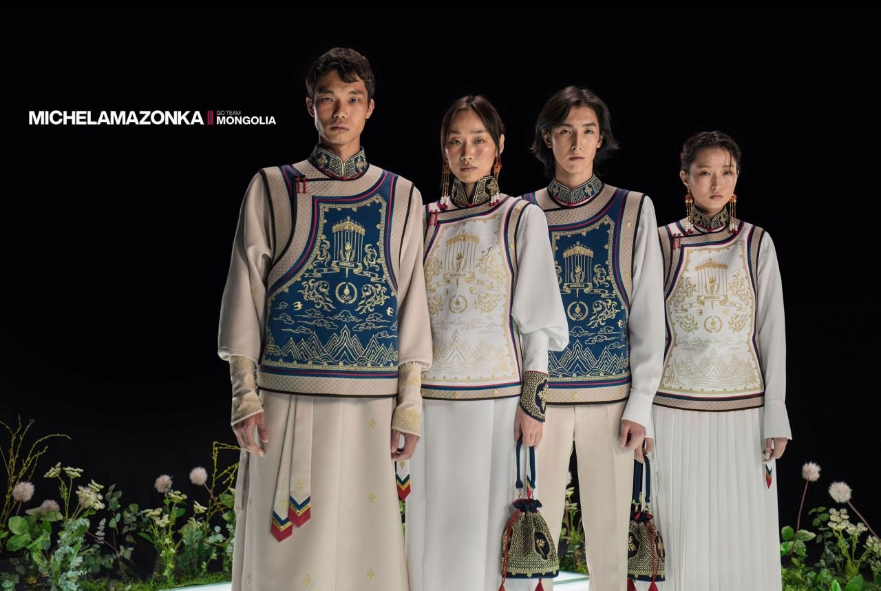 Uniformele Mongoliei pentru JO 2024 au &icirc;nnebunit lumea modei! Sunt inspirate din costumele luptătorilor lui Ginghis Han