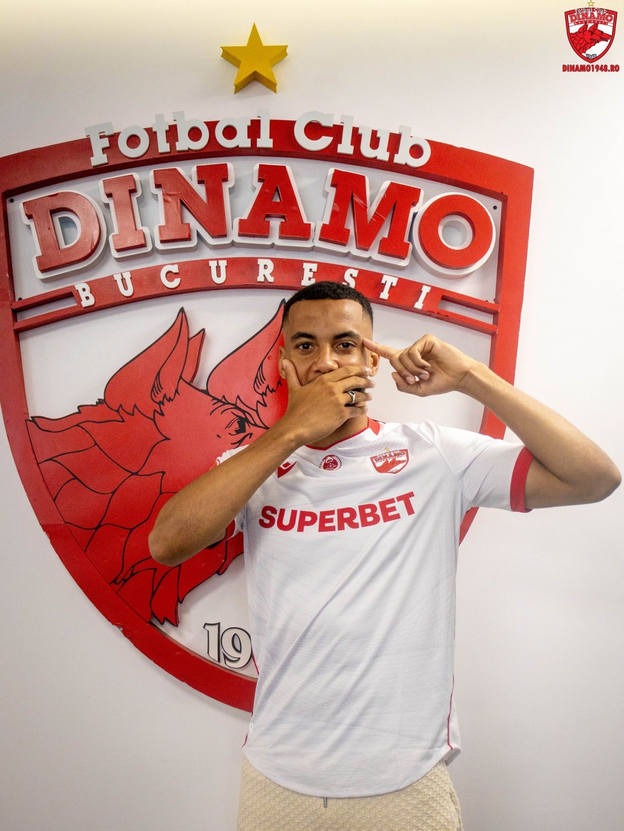 Dinamo și-a luat fundaș titular din Ligue 2: