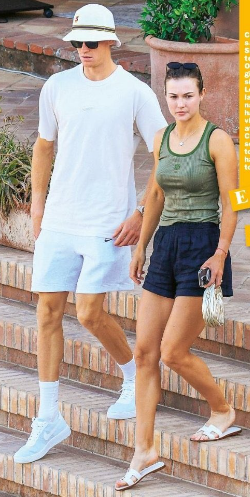 „Copii fericiți” Jannik Sinner și Anna Kalinskaya, pozați împreună în vacanță, în Sardinia_55