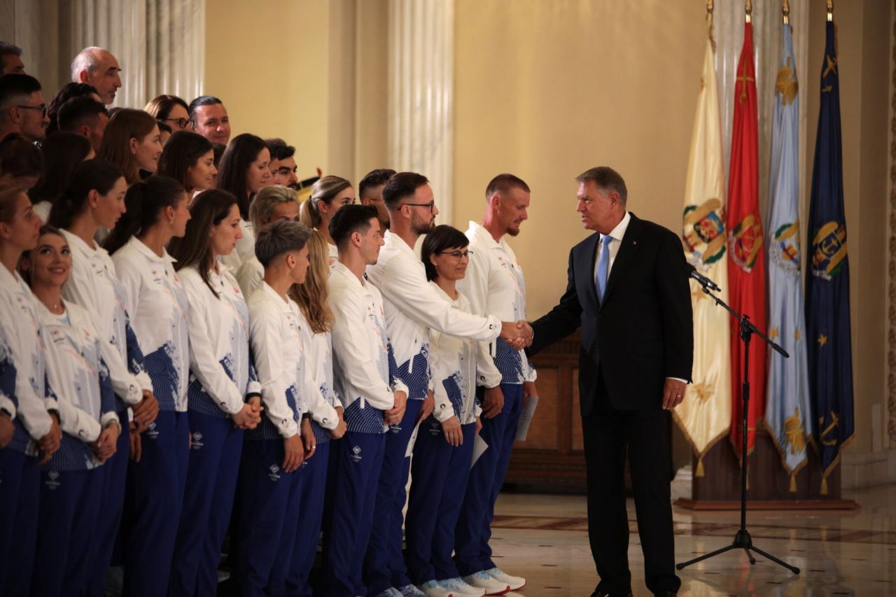 Căldura președintelui i-a sufocat pe sportivi. De ce li s-au tăiat picioarele olimpicilor care s-au întâlnit cu Klaus Iohannis_20