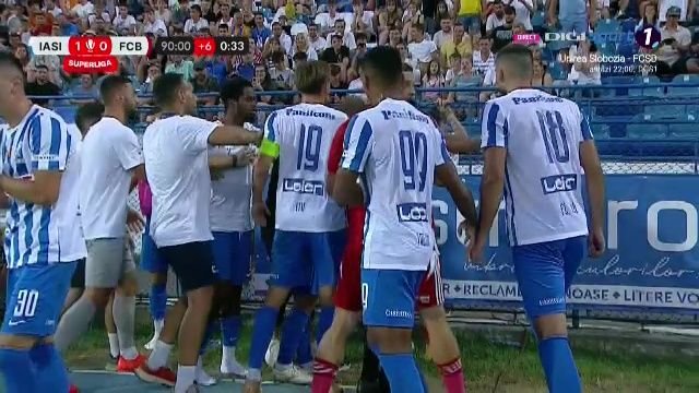 Aproape de bătaie la Poli Iași - FC Botoșani! Tony, îmbrâncit de Țigănașu, care a fost iertat de eliminare_4