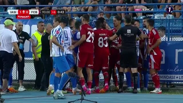 Aproape de bătaie la Poli Iași - FC Botoșani! Tony, îmbrâncit de Țigănașu, care a fost iertat de eliminare_7