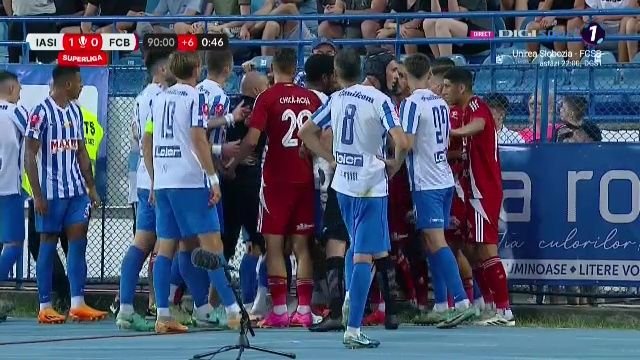 Aproape de bătaie la Poli Iași - FC Botoșani! Tony, îmbrâncit de Țigănașu, care a fost iertat de eliminare_10