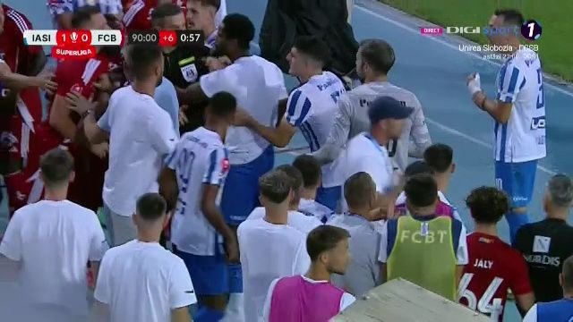 Aproape de bătaie la Poli Iași - FC Botoșani! Tony, îmbrâncit de Țigănașu, care a fost iertat de eliminare_11