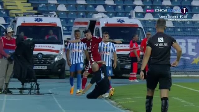 Aproape de bătaie la Poli Iași - FC Botoșani! Tony, îmbrâncit de Țigănașu, care a fost iertat de eliminare_16