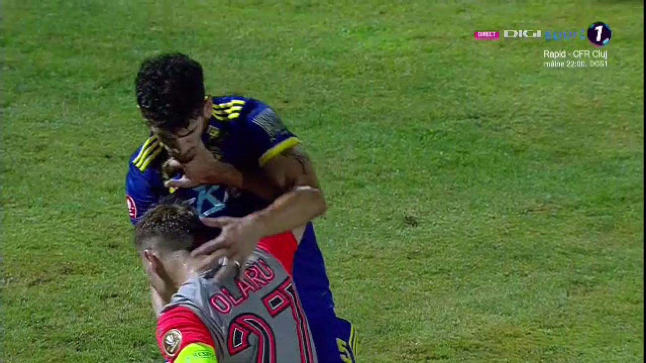 Darius Olaru, criză de nervi! Și-a trântit la pământ adversarul după ce a fost faultat_6