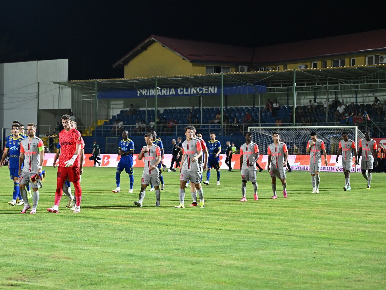 Caramavrov scrie despre omul care a prins, în medie, 6 minute pe meci la Euro și despre două din greșelile flagrante din defensiva FCSB-ului_1