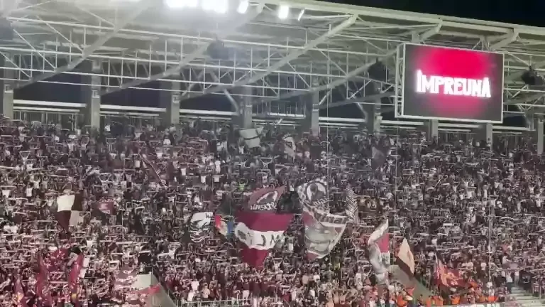 Atmosferă de vis în Giulești! Fanii au cântat la unison imnul Rapidului