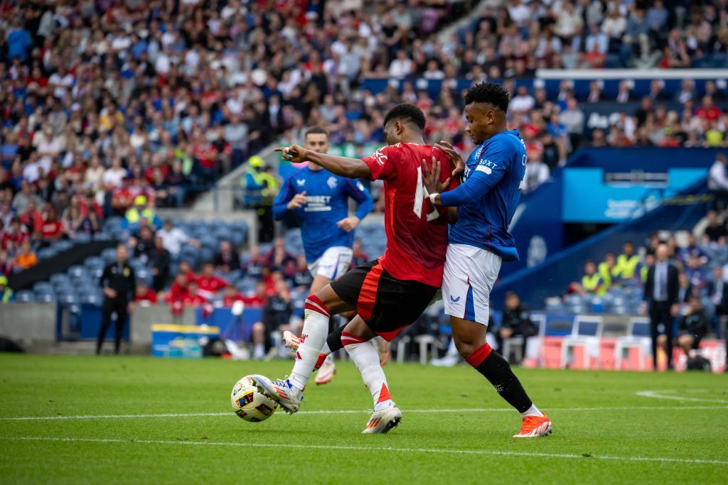 Gestul care anunță despărțirea de Ianis Hagi? Decizia lui Rangers la meciul cu Manchester United_1