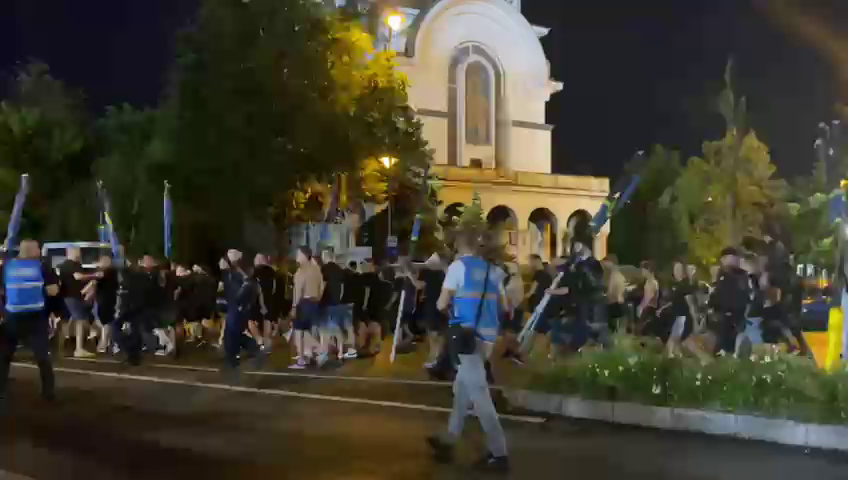 Galeria Petrolului a ajuns la ”Arc” cu 10 minute înainte să înceapă meciul. Atmosferă superbă pe străzile din București_3