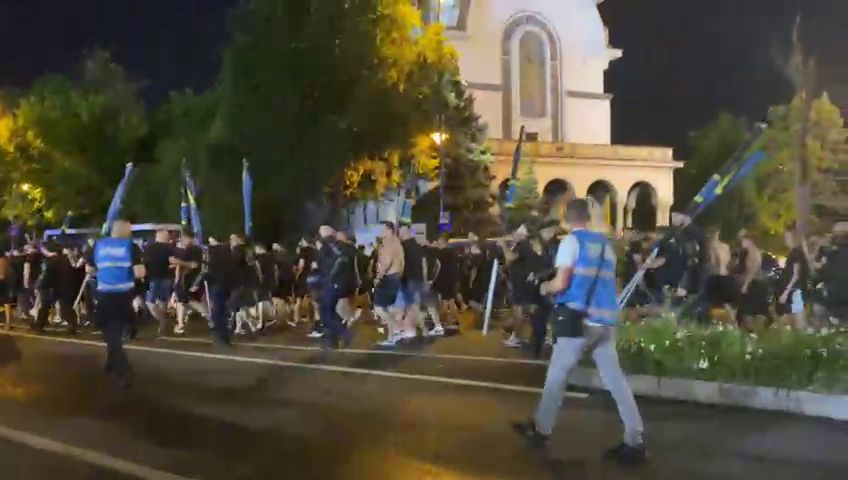 Galeria Petrolului a ajuns la ”Arc” cu 10 minute înainte să înceapă meciul. Atmosferă superbă pe străzile din București_6