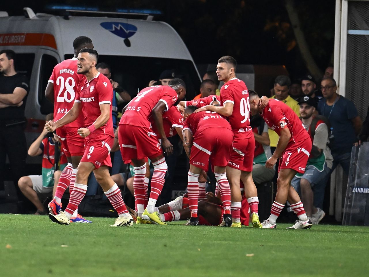 Dinamo - Petrolul 4-1! Victorie categorică obținută de