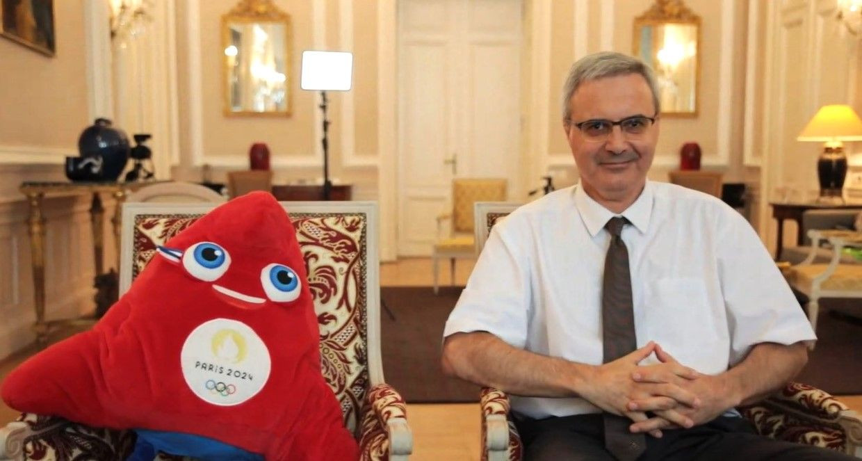 Ambasadorul Franței în România: 