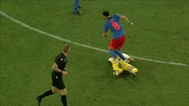 Cât ghinion! Cum s-a accidentat Adrian Șut în meciul cu Maccabi Tel Aviv_2